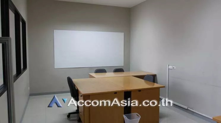 6  Office Space For Rent in Sukhumvit ,Bangkok BTS Ekkamai at Compomax Building AA18649